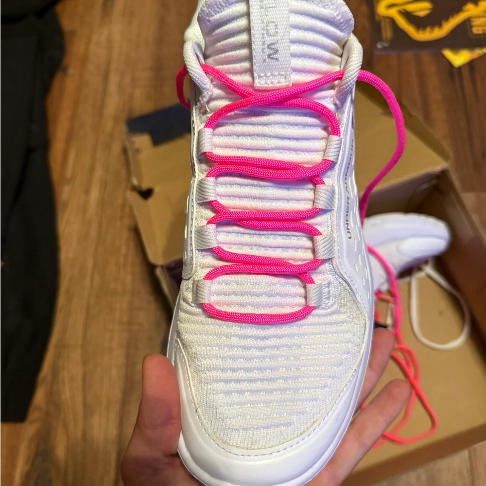 Women’s under armor basketball shoes - Picture 3 of 11